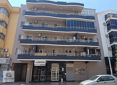 KARŞIYAKA YALI'DA MÜKEMMEL KONUMDA, BAKIMLI ÇİFT CEPHE 2+1 DAİRE
