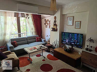 KARŞIYAKA YALI'DA MÜKEMMEL KONUMDA, BAKIMLI ÇİFT CEPHE 2+1 DAİRE