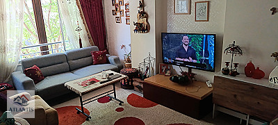 KARŞIYAKA YALI'DA MÜKEMMEL KONUMDA, BAKIMLI ÇİFT CEPHE 2+1 DAİRE