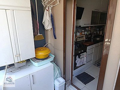 KARŞIYAKA YALI'DA MÜKEMMEL KONUMDA, BAKIMLI ÇİFT CEPHE 2+1 DAİRE