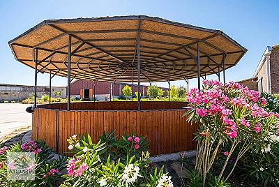 İzmir Menemen'de Satılık Binicilik Tesisi ve Çiftlik - 14.625 m²