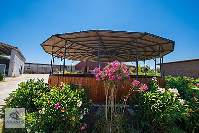 İzmir Menemen'de Satılık Binicilik Tesisi ve Çiftlik - 14.625 m²