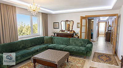 BOSTANLI'DA YENİ BİNADA 140 M² GENİŞ VE KULLANIŞLI SATILIK DAİRE