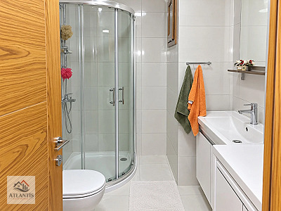 BOSTANLI'DA YENİ BİNADA 140 M² GENİŞ VE KULLANIŞLI SATILIK DAİRE