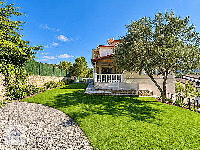GÜZELBAHÇE ÇAMLIDA ÖZEL HAVUZLU 646 M² ARSA İÇİNDE 4+1  MÜSTAKİL VİLLA