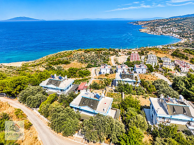 KARABURUNDA DENİZE 600 M | 466 m² BAHÇELİ | MANZARALI 6+1 VİLLA